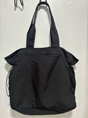 ルルレモン lululemon トートバッグ 25L SLNSHコレクション LU9CEXS_056266_1?size=800,800